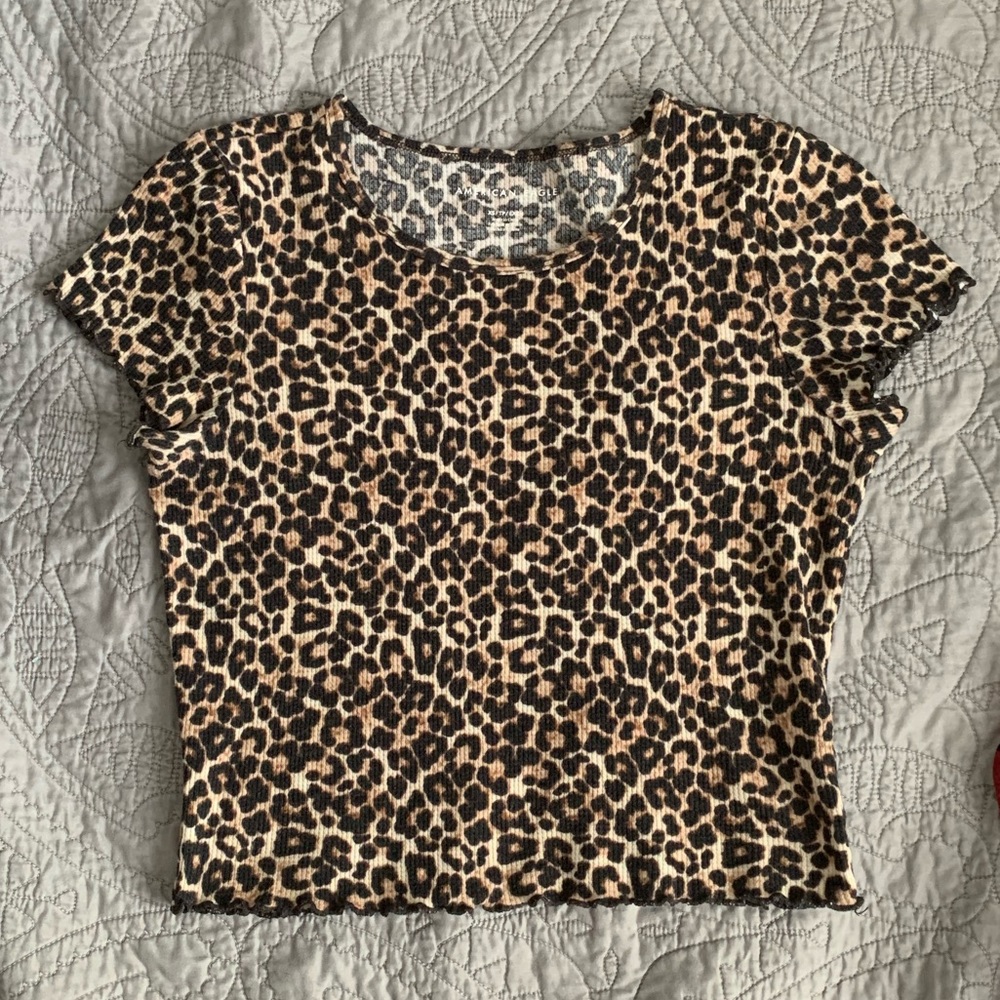 Cropped leopard print shirt